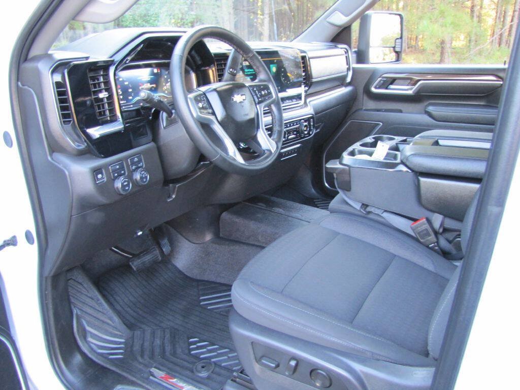 Used 2025 Chevrolet Silverado 2500 LT w/ Convenience Package AWD/4WD image 13