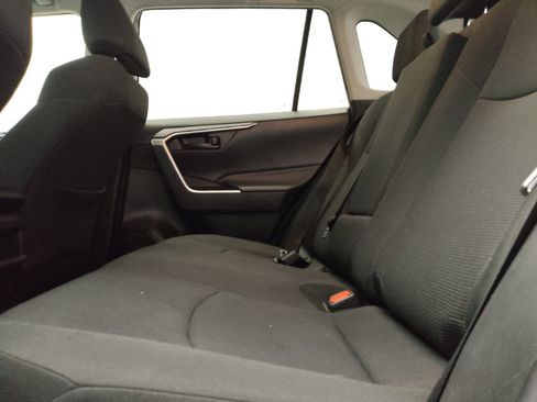 Used 2020 Toyota RAV4 LE AWD/4WD image 18