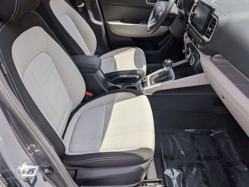 Used 2025 Hyundai Venue SEL FWD image 31
