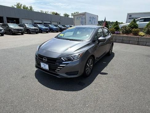 Used 2023 Nissan Versa SV FWD image 3