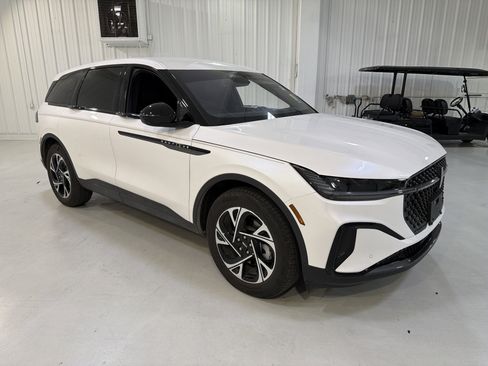 Used 2025 Lincoln Nautilus Premier w/ Jet Appearance Package image 7