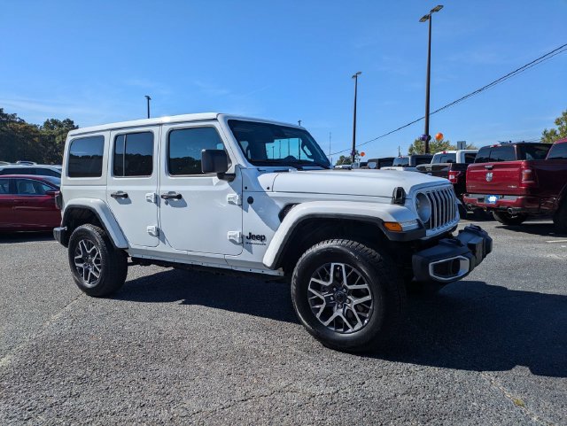Used 2025 Jeep Wrangler Unlimited Sahara AWD/4WD image 6