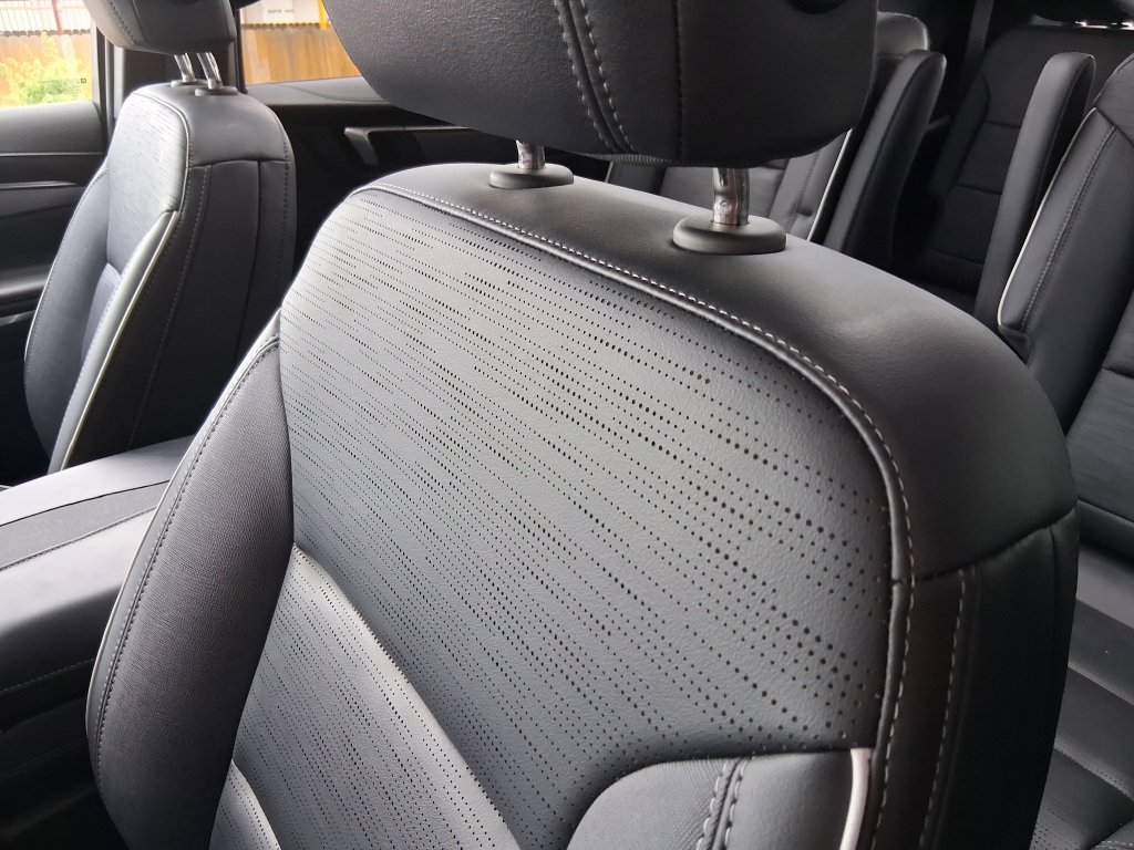Used 2025 Buick Enclave Sport Touring w/ Power Package FWD image 19