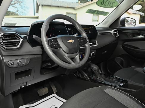 Used 2026 Chevrolet Trax LT w/ LPO, Blackout Package FWD image 18