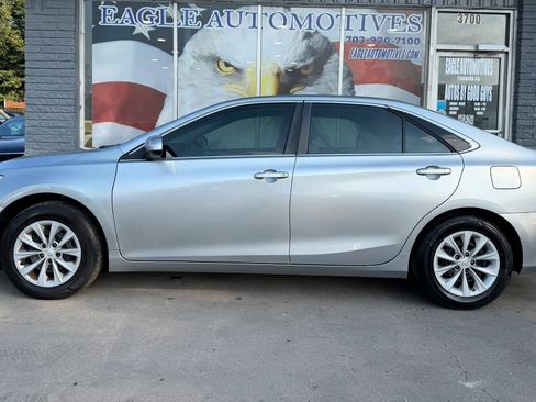 Used 2017 Toyota Camry LE w/ Moonroof Package FWD image 5