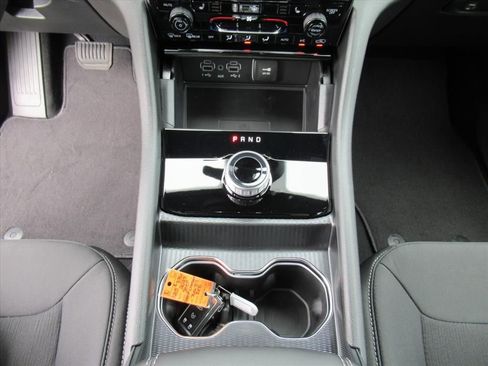 Used 2025 Jeep Grand Cherokee L Laredo w/ Luxury Tech Group I image 21