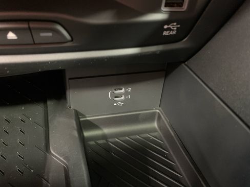 New 2026 Chrysler Pacifica Limited w/ Uconnect Theater Family Group image 36