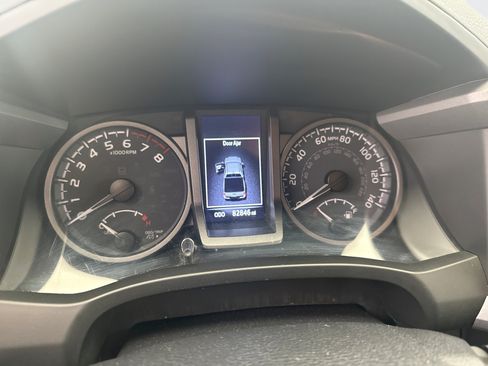 Used 2022 Toyota Tacoma TRD Sport w/ Technology Package AWD/4WD image 13