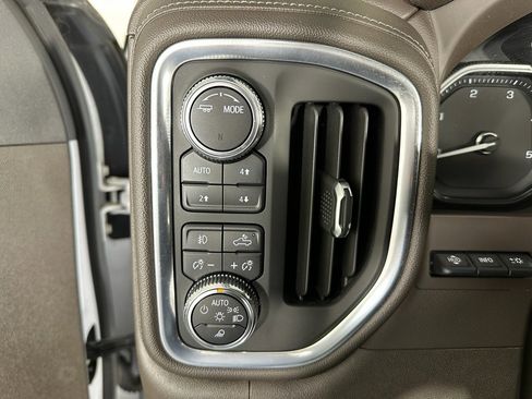 Used 2022 GMC Sierra 3500 Denali w/ Denali Ultimate Package image 13