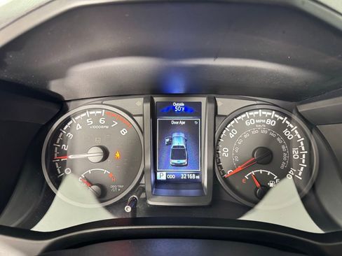 Used 2022 Toyota Tacoma SR AWD/4WD image 21