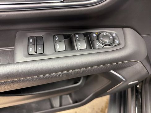 Used 2024 GMC Yukon SLT w/ SLT Luxury Package image 14