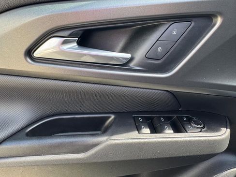 Used 2025 Chevrolet Equinox EV LT image 12