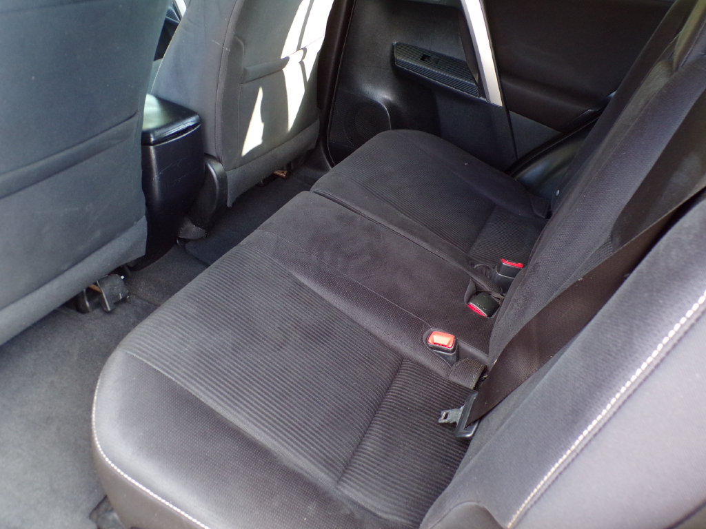 Used 2015 Toyota RAV4 XLE w/ Four Season Floor Mat Package AWD/4WD image 16