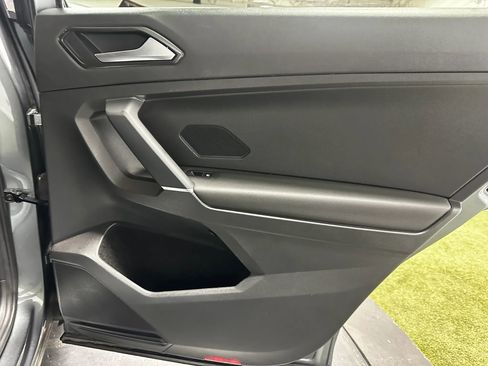Used 2018 Volkswagen Tiguan SE image 21