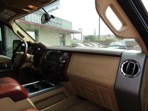 Used 2011 Ford F250 King Ranch w/ FX4 Off Road Pkg AWD/4WD image 11