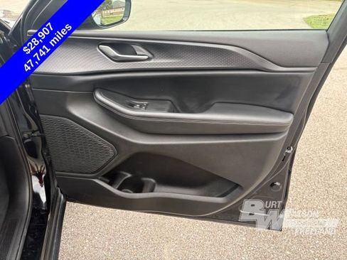 Used 2023 Jeep Grand Cherokee Altitude AWD/4WD image 29