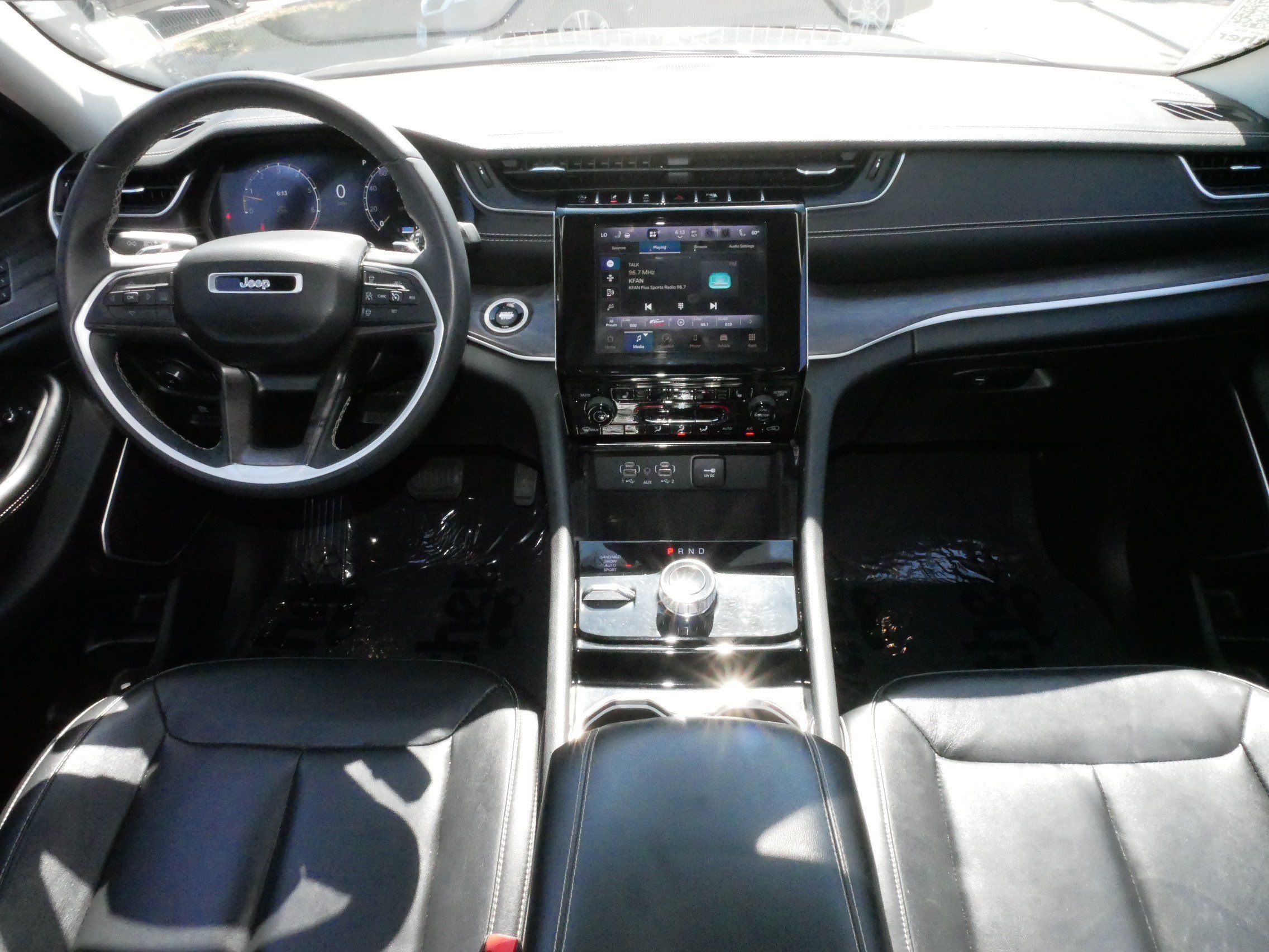 Used 2022 Jeep Grand Cherokee L Limited AWD/4WD image 10