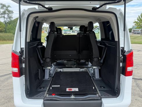 Used 2019 Mercedes-Benz Metris Passenger image 22
