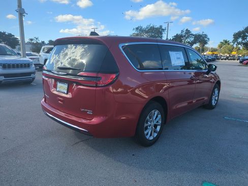 New 2026 Chrysler Pacifica Limited AWD/4WD image 5