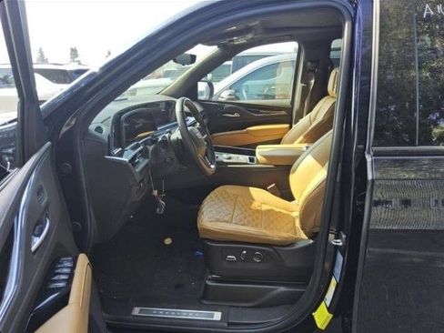Used 2024 Cadillac Escalade Sport w/ Touring Package AWD/4WD image 7