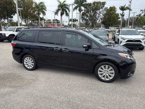 Used 2016 Toyota Sienna Limited Premium image 3