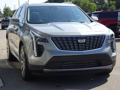 Used 2023 Cadillac XT4 Premium Luxury w/ Technology Package AWD/4WD image 6