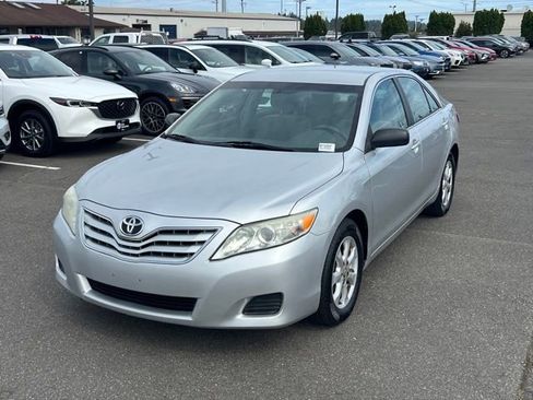 Used 2011 Toyota Camry LE w/ LE Extra-Value Pkg FWD image 3
