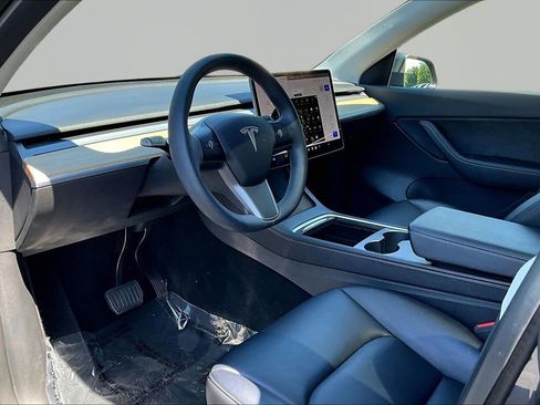 Used 2022 Tesla Model Y Long Range AWD/4WD image 16