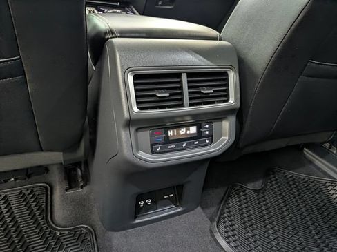 Used 2024 Volkswagen Atlas SEL AWD/4WD image 15