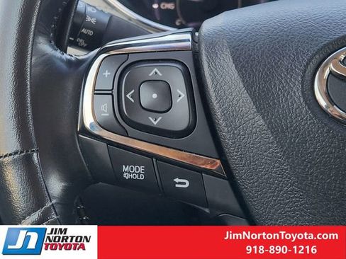 Used 2018 Toyota Avalon Limited image 30