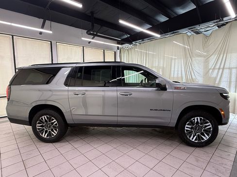 Certified 2025 Chevrolet Suburban Z71 AWD/4WD image 3