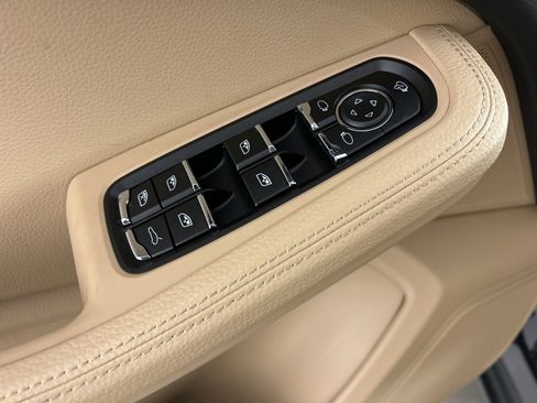 Certified 2025 Porsche Macan image 27