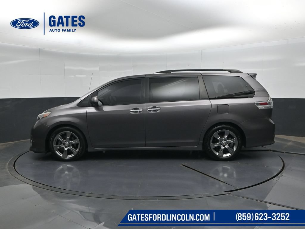 Used 2014 Toyota Sienna SE FWD image 7