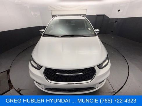 Used 2022 Chrysler Pacifica Limited FWD image 11