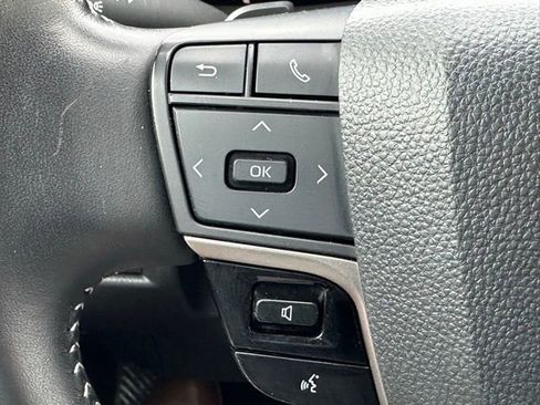 Used 2025 Toyota Camry SE image 14