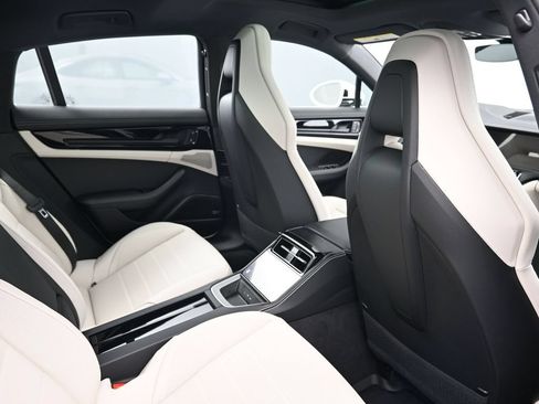 Used 2026 Porsche Panamera image 7