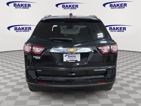 Used 2017 Chevrolet Traverse LT w/ Style and Technology Package image 6