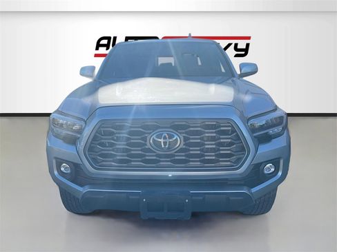 Used 2021 Toyota Tacoma TRD Off-Road image 2