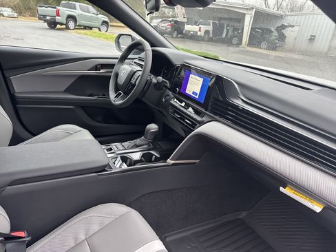 New 2025 Toyota Camry SE image 34