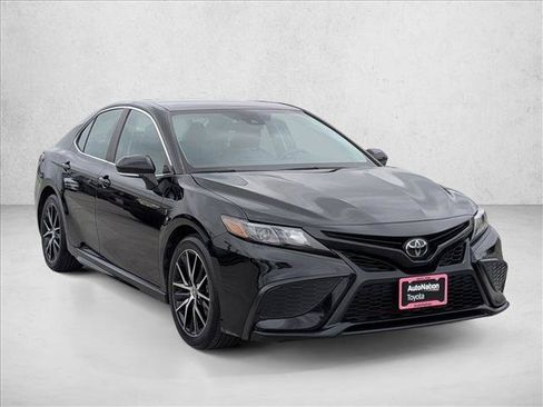 Certified 2024 Toyota Camry SE FWD image 3