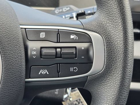 Used 2025 Kia Sportage LX FWD image 21