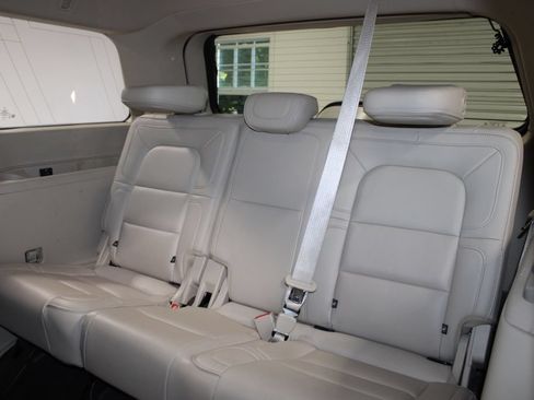 Used 2018 Lincoln Navigator Select RWD image 22