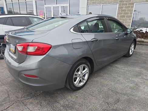 Used 2018 Chevrolet Cruze LT w/ Convenience Package image 4