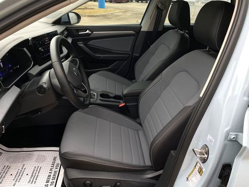 Used 2025 Volkswagen Jetta SE image 10