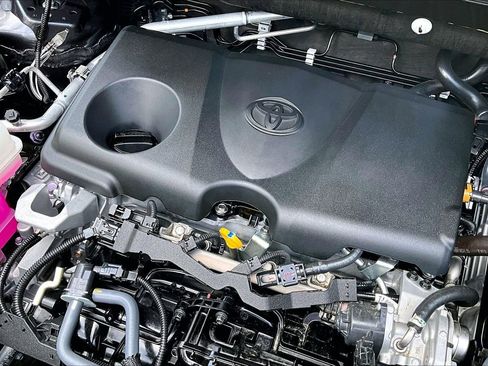 Used 2025 Toyota RAV4 XLE AWD/4WD image 32