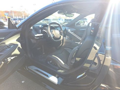 Used 2025 Chevrolet Corvette Stingray w/ Z51 Performance Package image 16