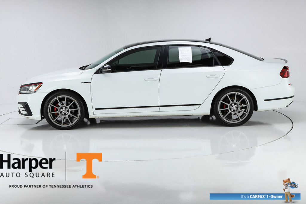 Used 2018 Volkswagen Passat 3.6 FWD image 2