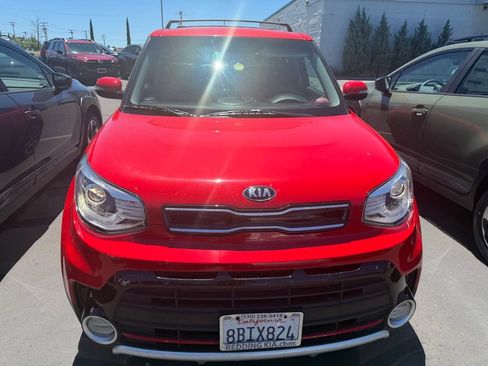 Used 2018 Kia Soul ! w/ Tech Package FWD image 2