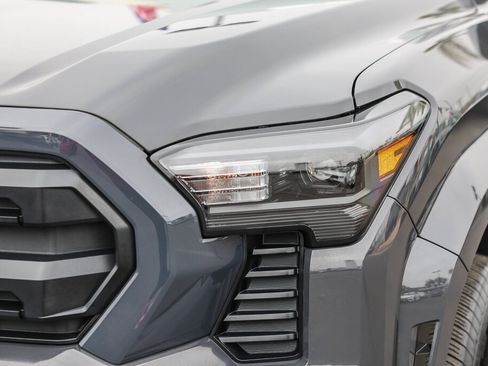 Certified 2025 Toyota Tacoma SR5 AWD/4WD image 20