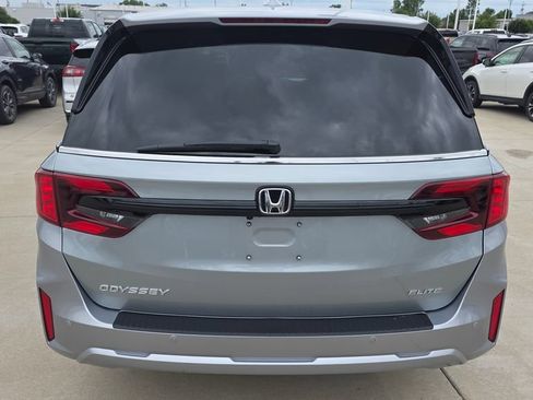 Used 2025 Honda Odyssey Elite image 4